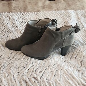 Anne Klein Gray Bootie 5.5M